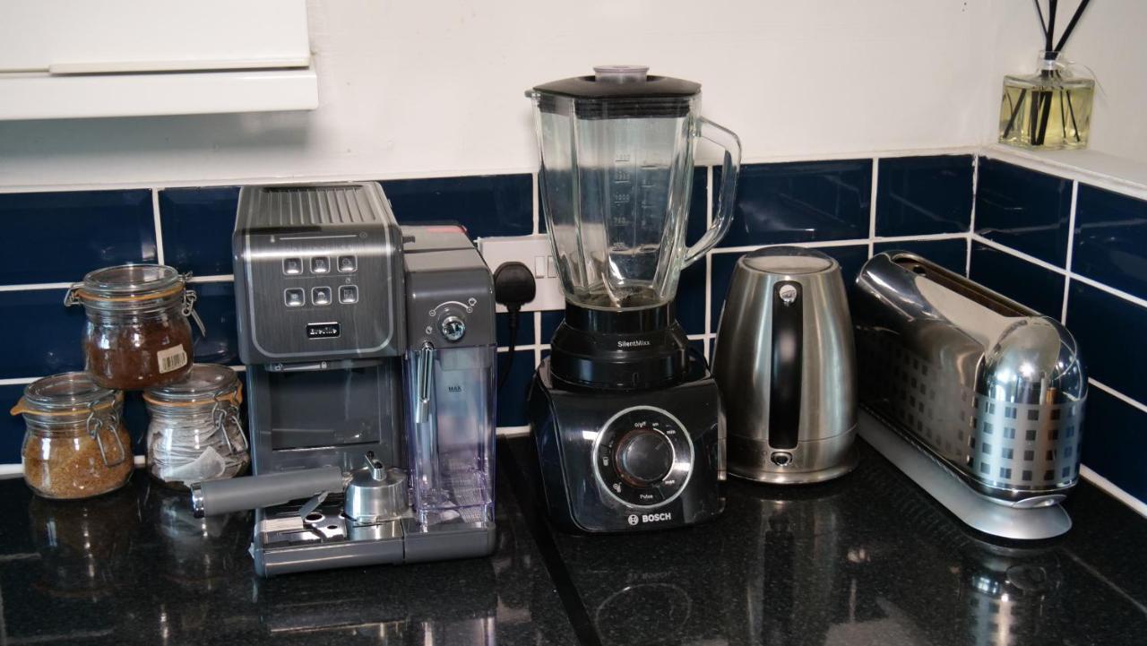 Milton Keynes Luxury Short Stay House With Wifi And Free Parking Wolverton  Exterior photo