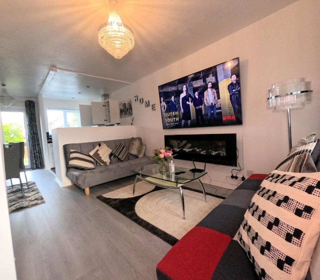 Milton Keynes Luxury Short Stay House With Wifi And Free Parking Wolverton  Exterior photo