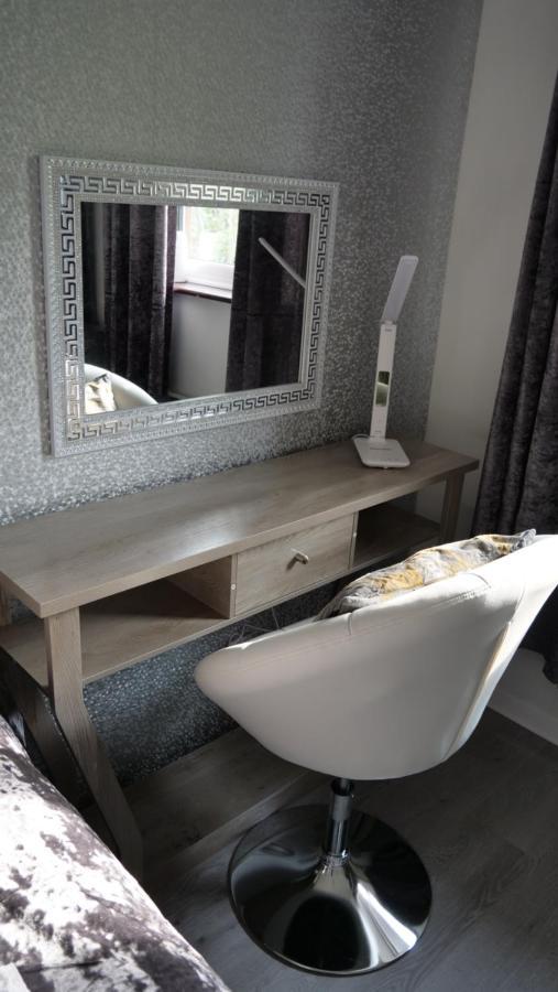 Milton Keynes Luxury Short Stay House With Wifi And Free Parking Wolverton  Exterior photo