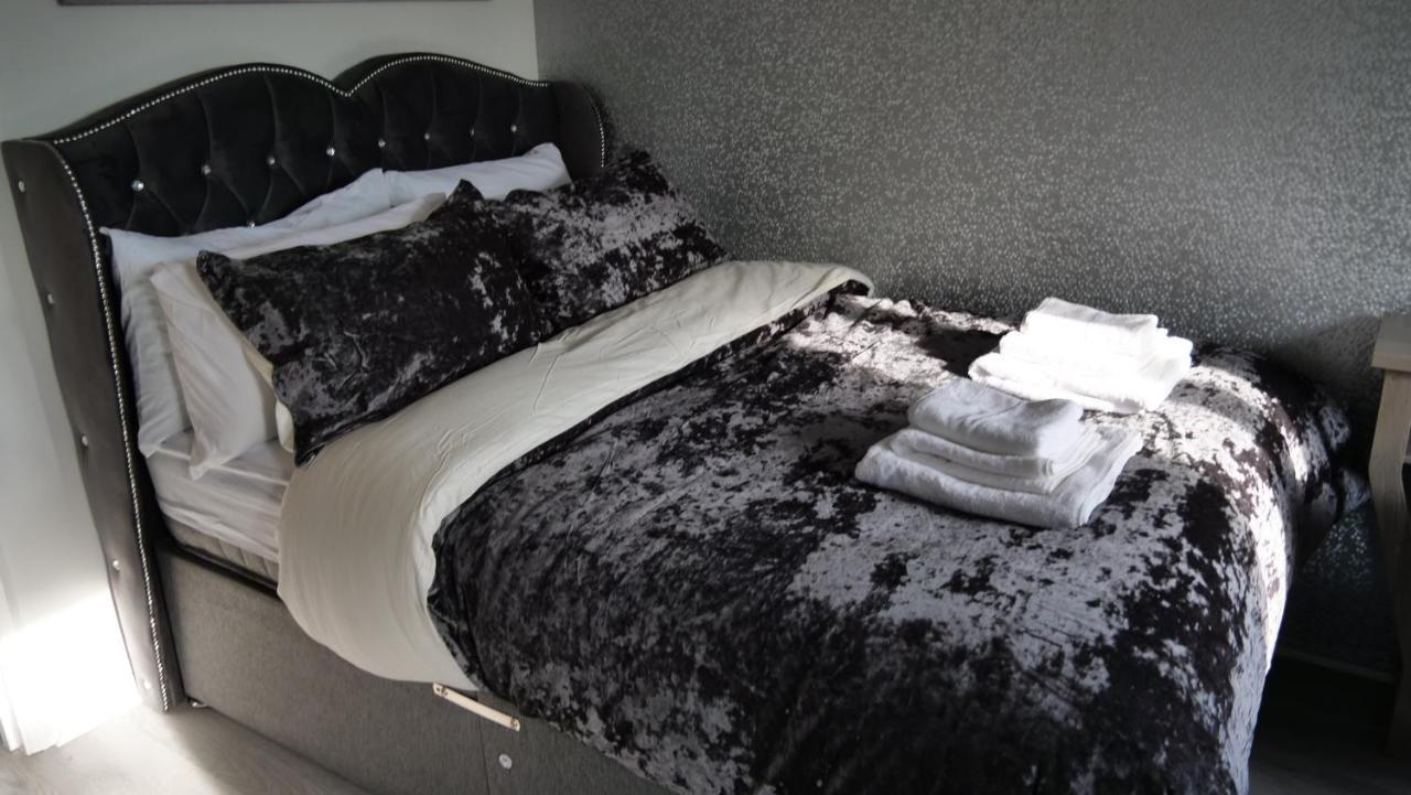 Milton Keynes Luxury Short Stay House With Wifi And Free Parking Wolverton  Exterior photo