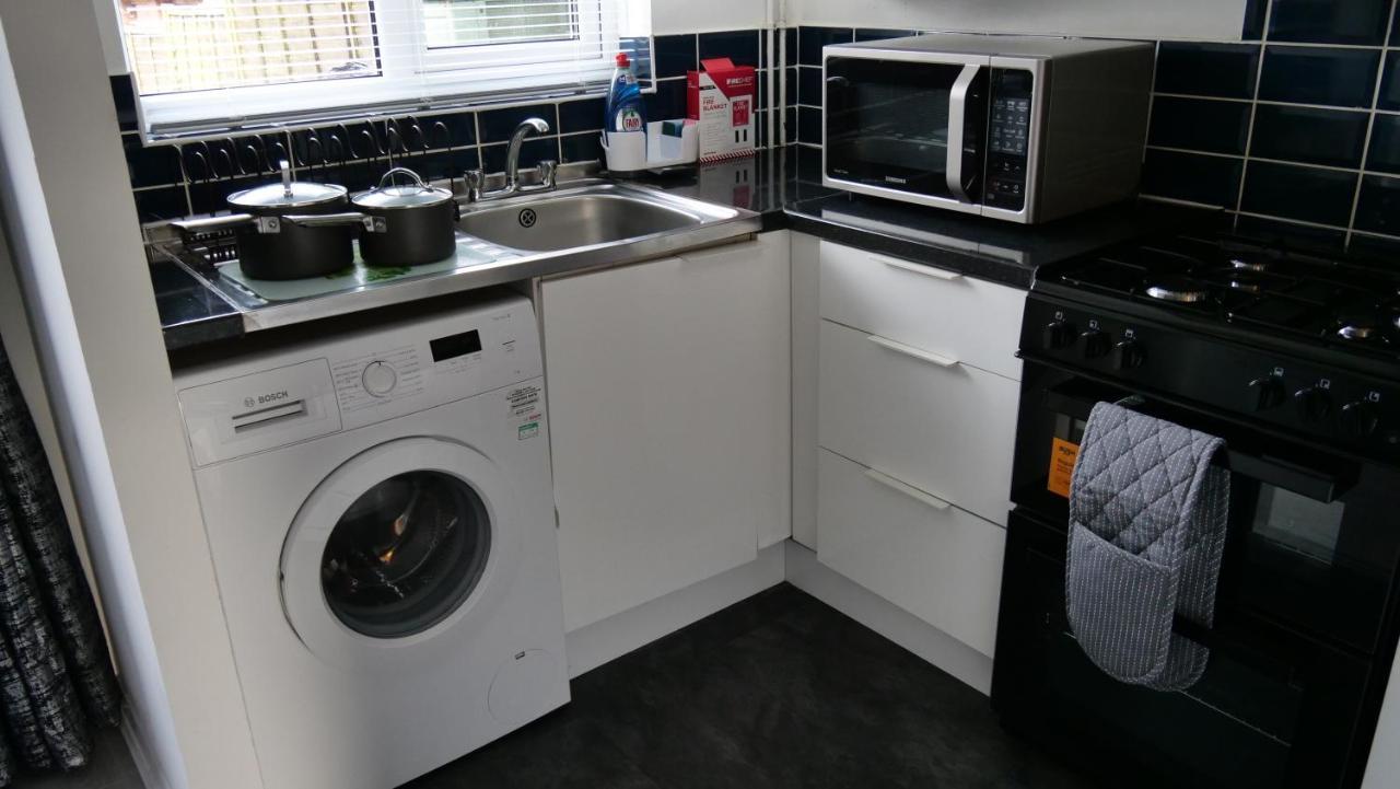 Milton Keynes Luxury Short Stay House With Wifi And Free Parking Wolverton  Exterior photo